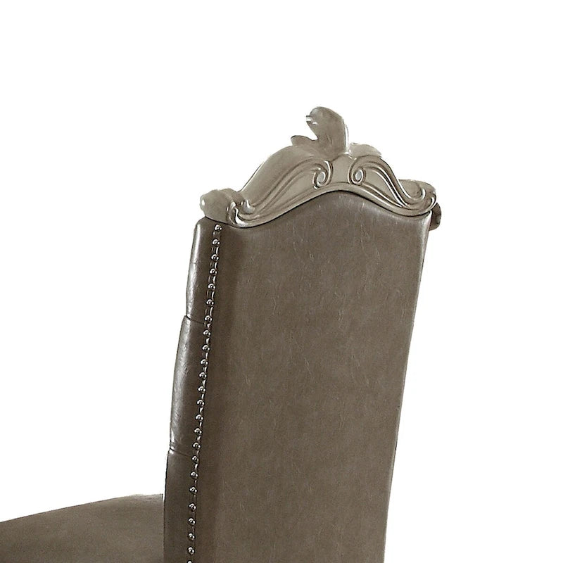 Chaise de comptoir en bois rembourrée en similicuir avec garniture cloutée, gris et blanc, lot de deux